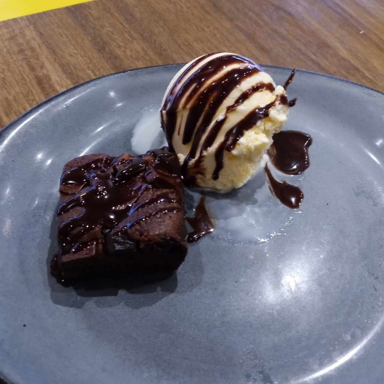 Brownie con Helado