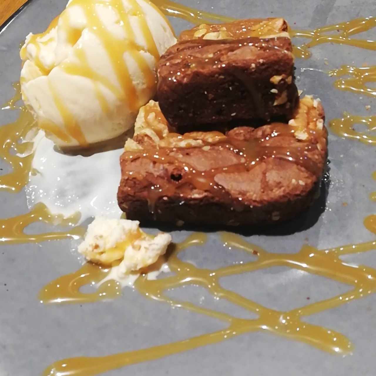 brownie con helado