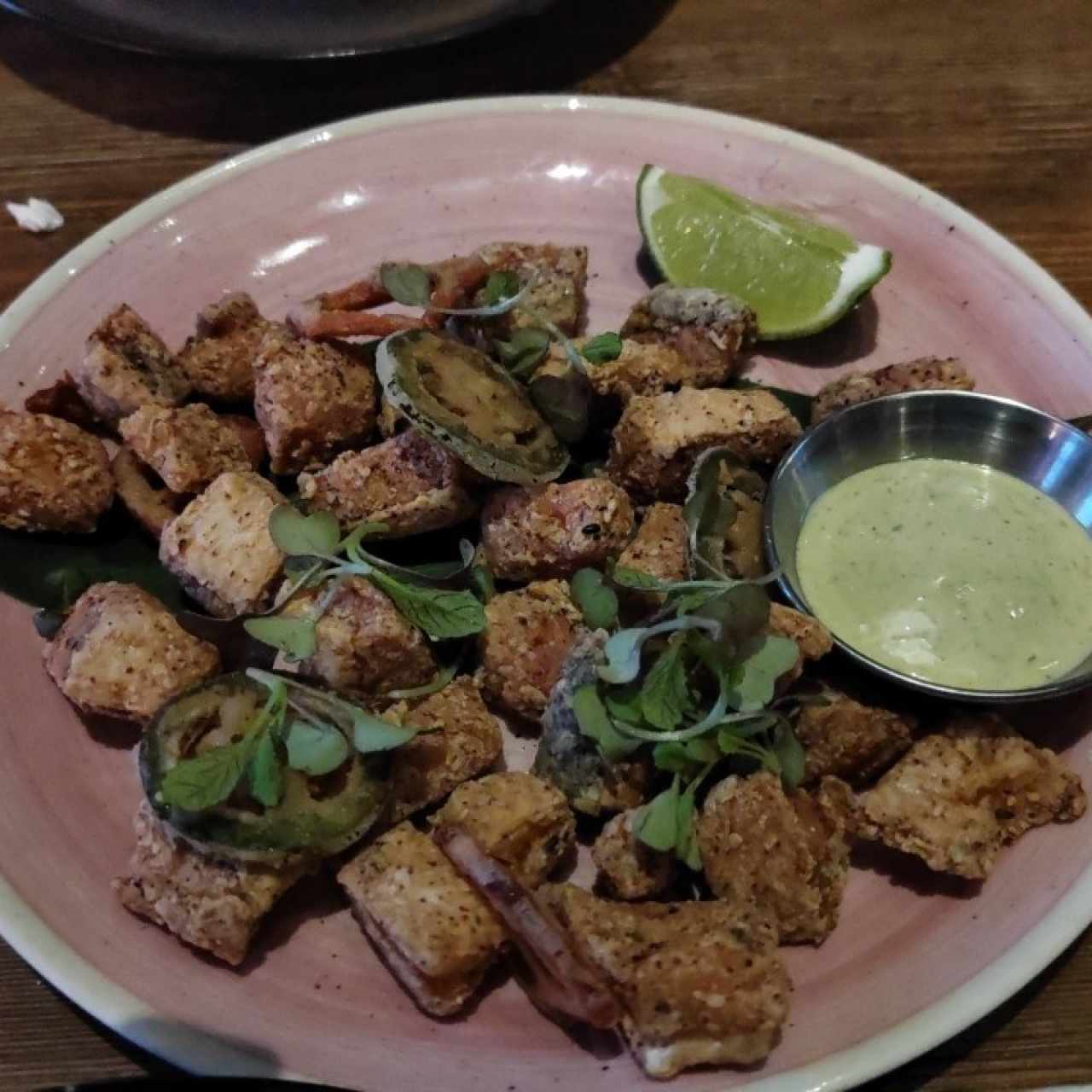 BAR BITES - Salmón Chiharrones