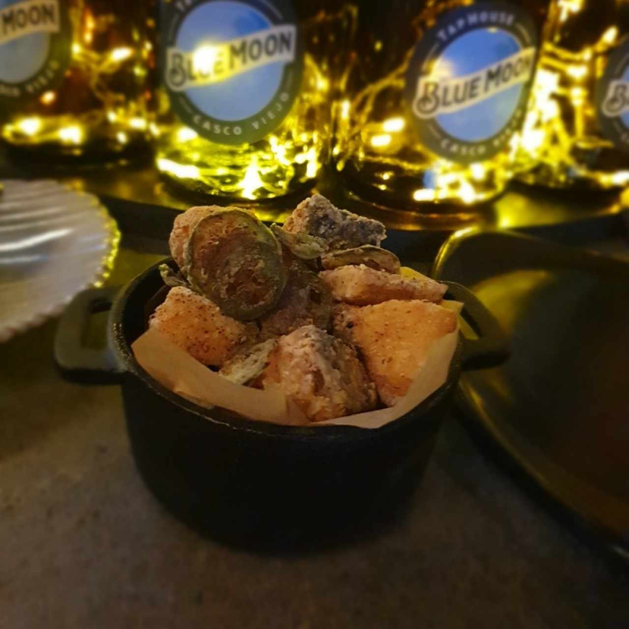 BAR BITES - Salmón Chiharrones