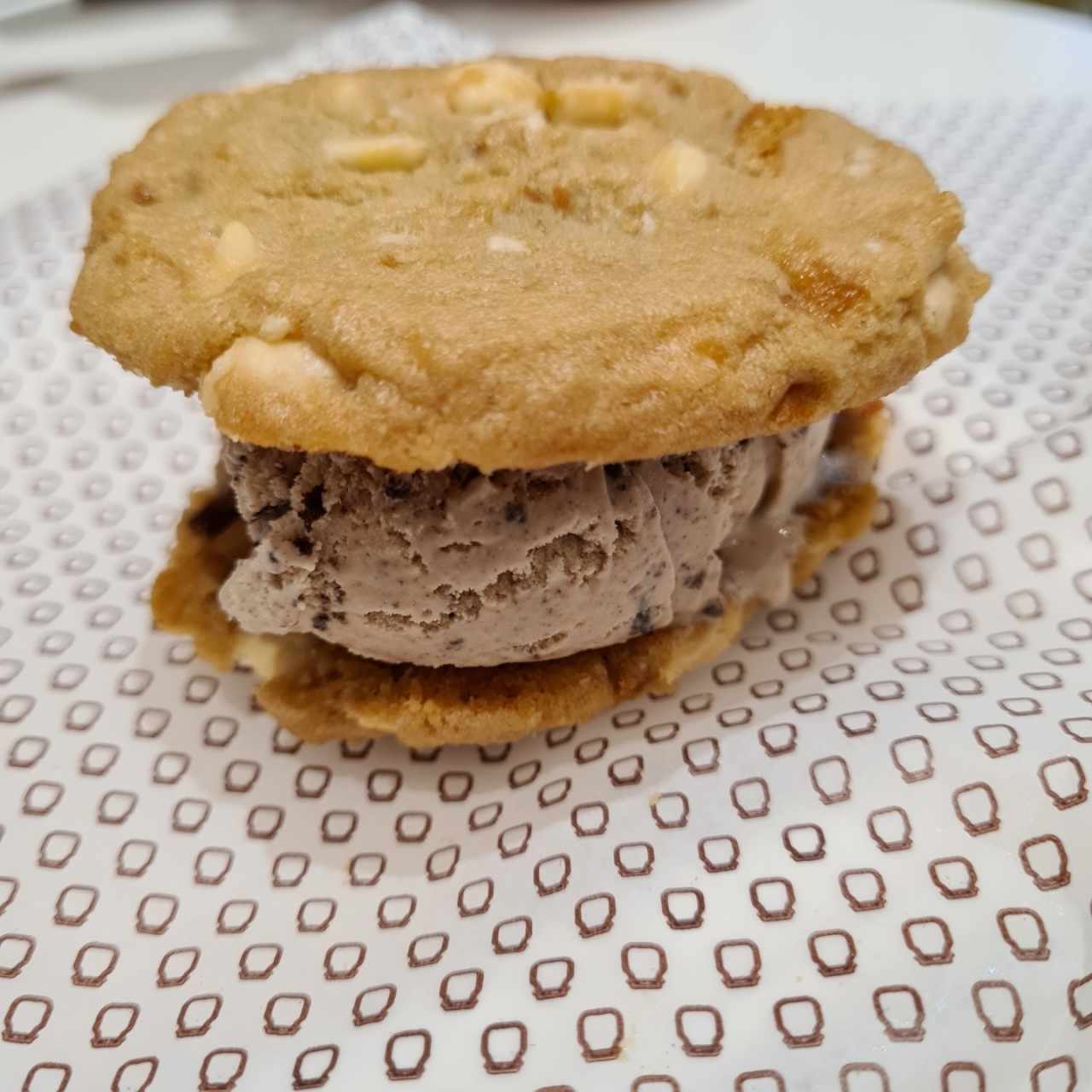 Galleta de Cheesecake con Helado de Oreo