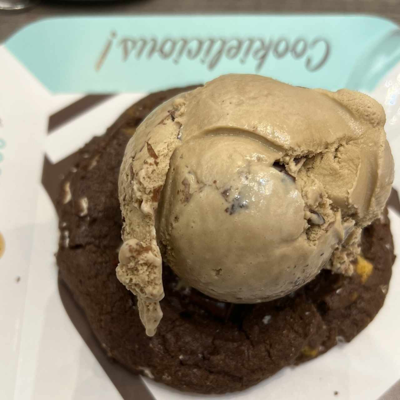 Galleta smores y helado de mocaccino