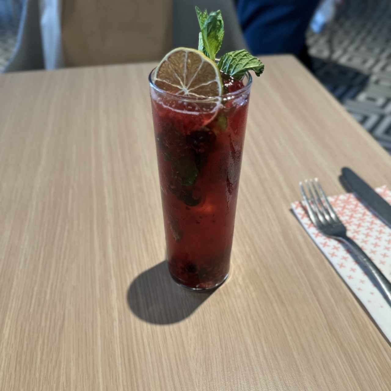 Limonada de frutos rojos 