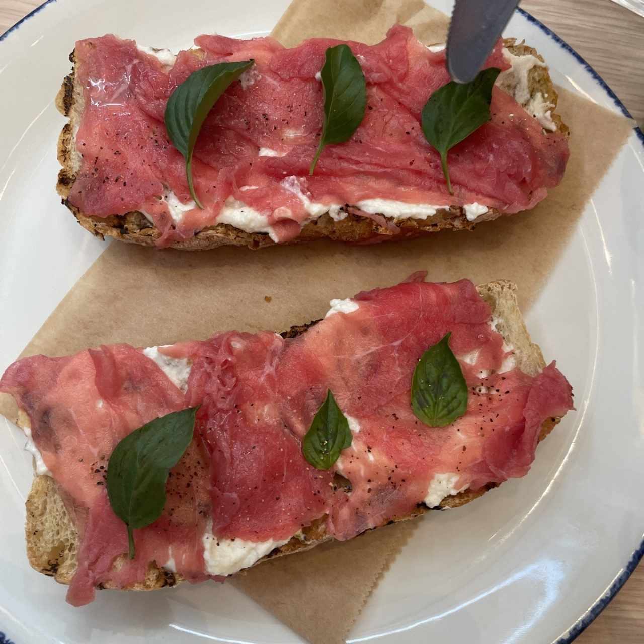 Crostini Di Carpaccio Al Tartufo