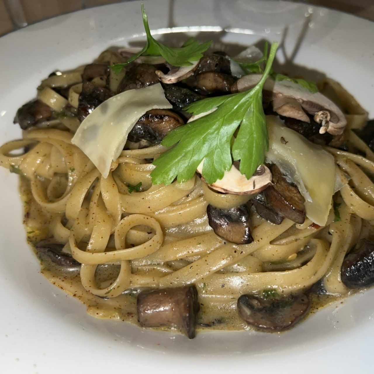 Fetuccini Aglio, Olio,Funghi E Pepperoncino