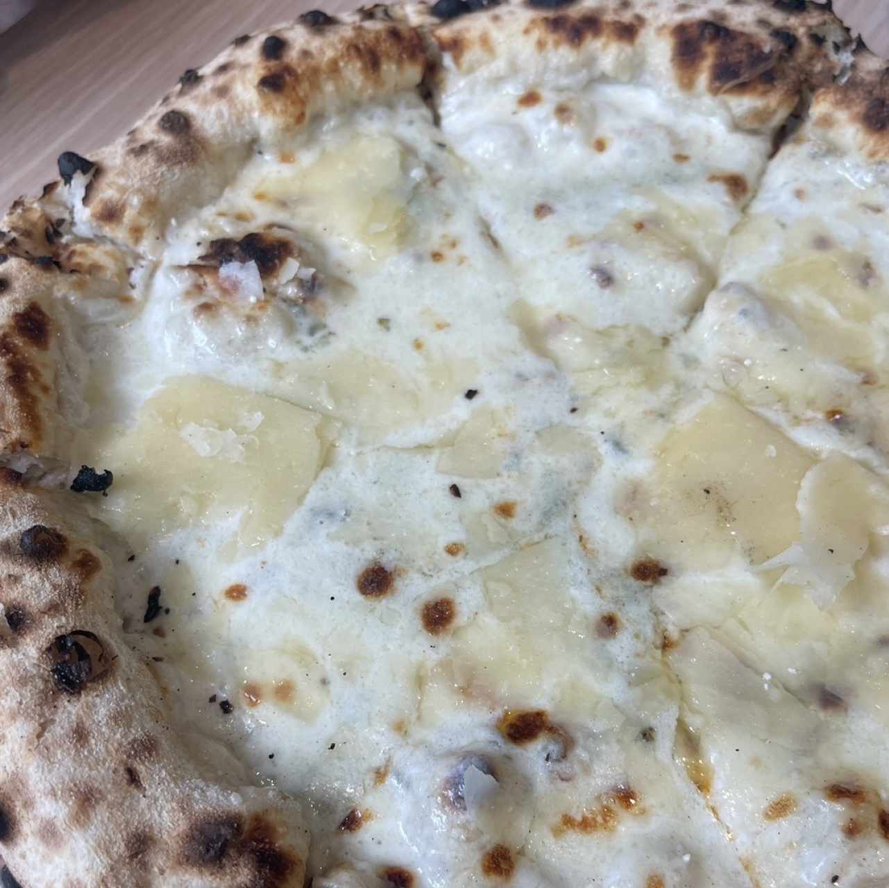 Pizzas Tradicionales - Pizza Quattro Formaggi