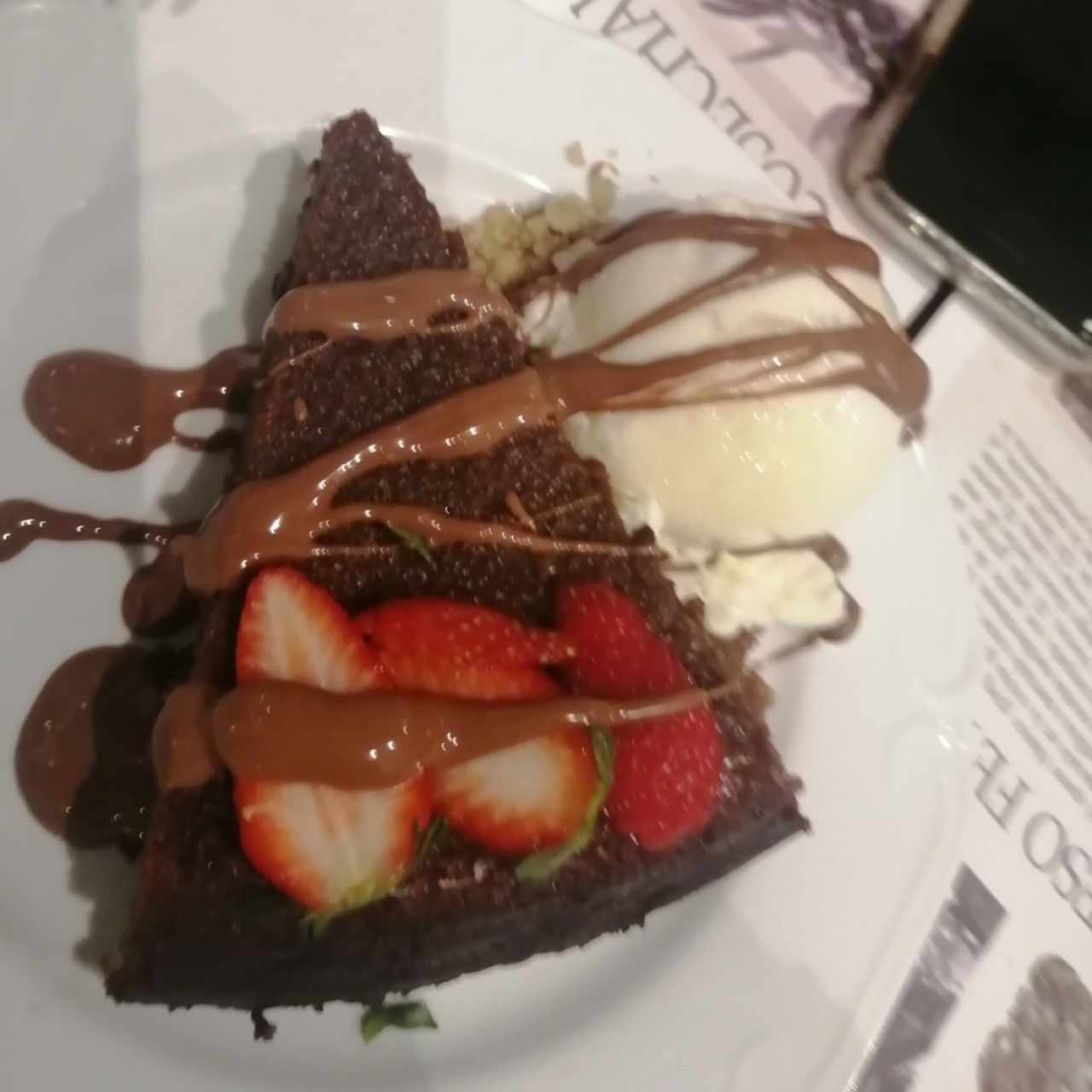 dulce de chocolate con helado 