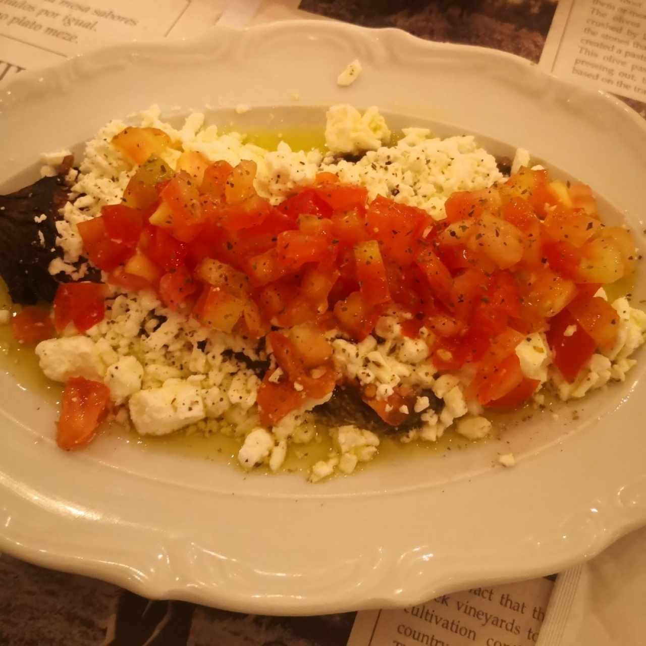 berenjena con queso feta y tomate