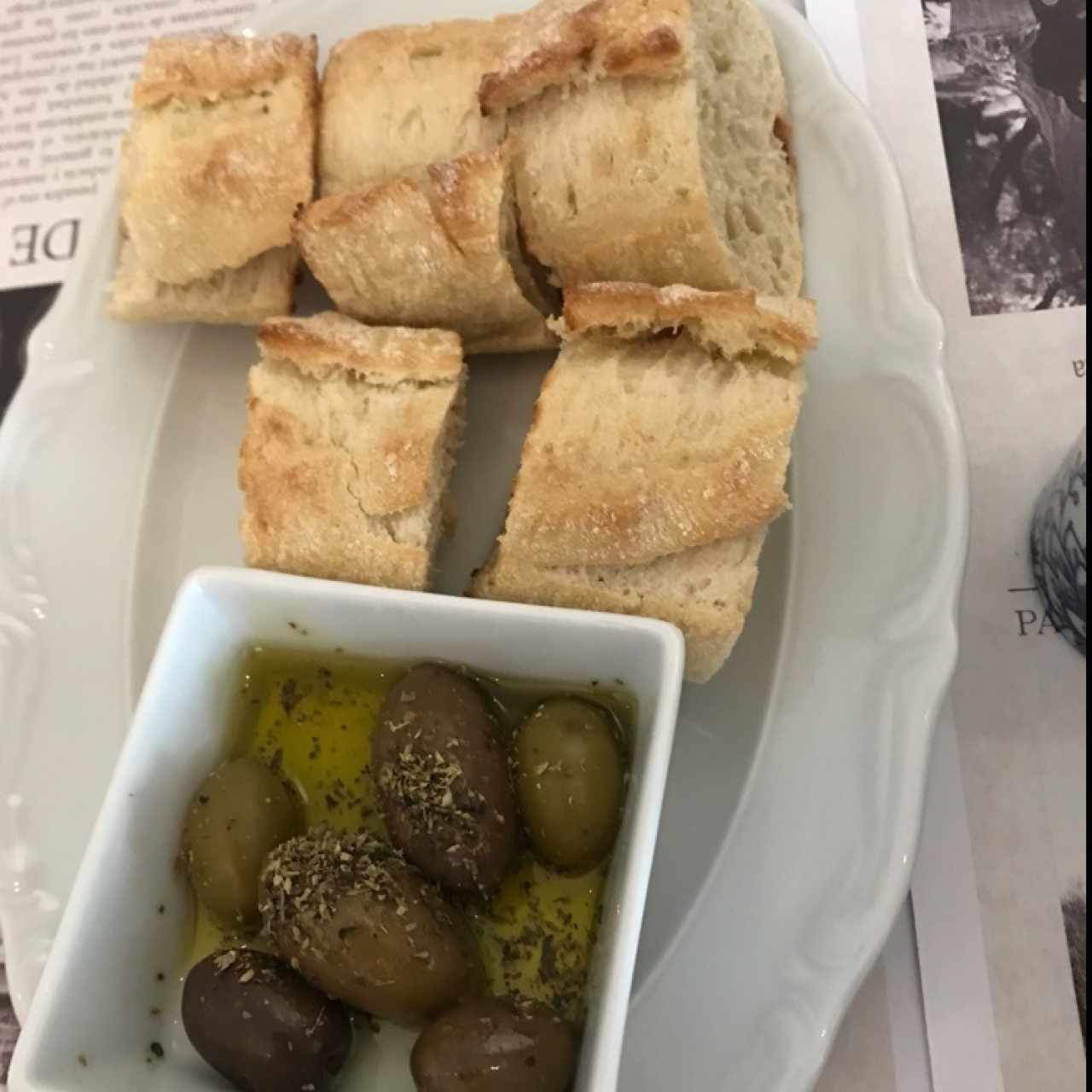 Pan de la casa con aceitunas