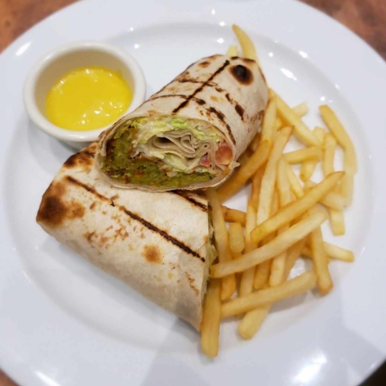 Wrap de falagel con papas fritas