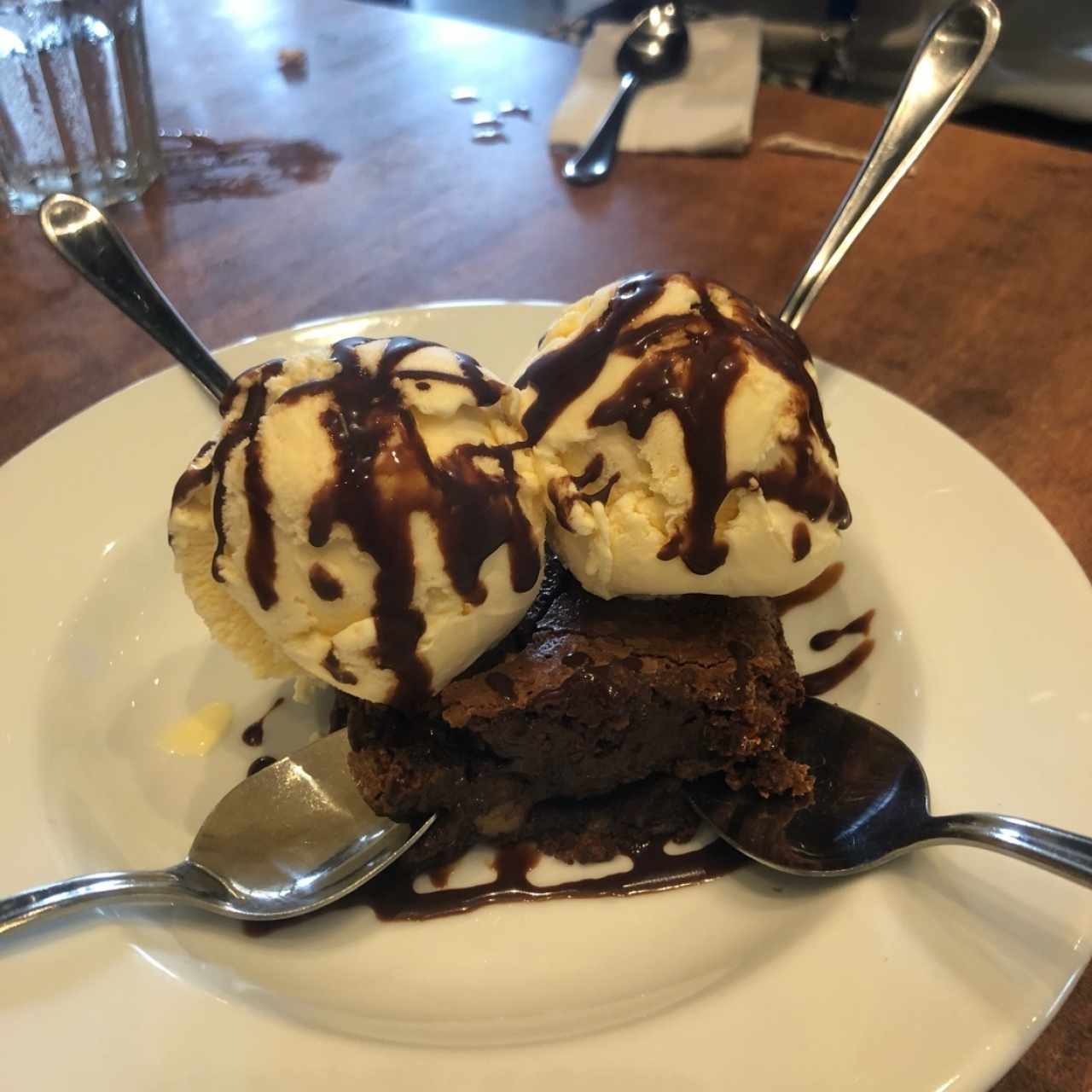 pecado... digo, brownie con helado (no comí,lo juro!)