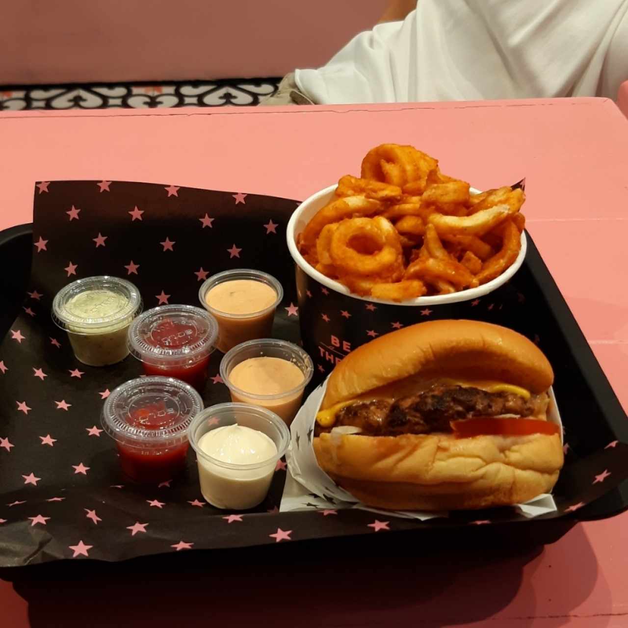 Hamburguesa la Sencilla con Curly Fries