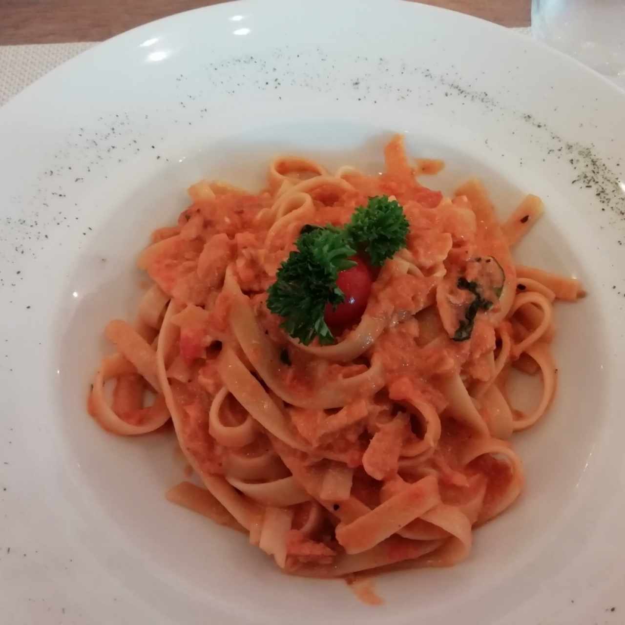 Pasta con salmón ahumado  en crema 