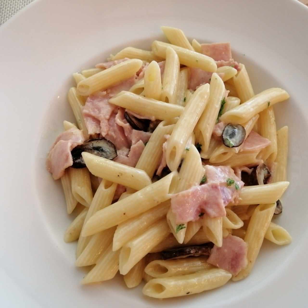 Penne a la boscaciola con jamon