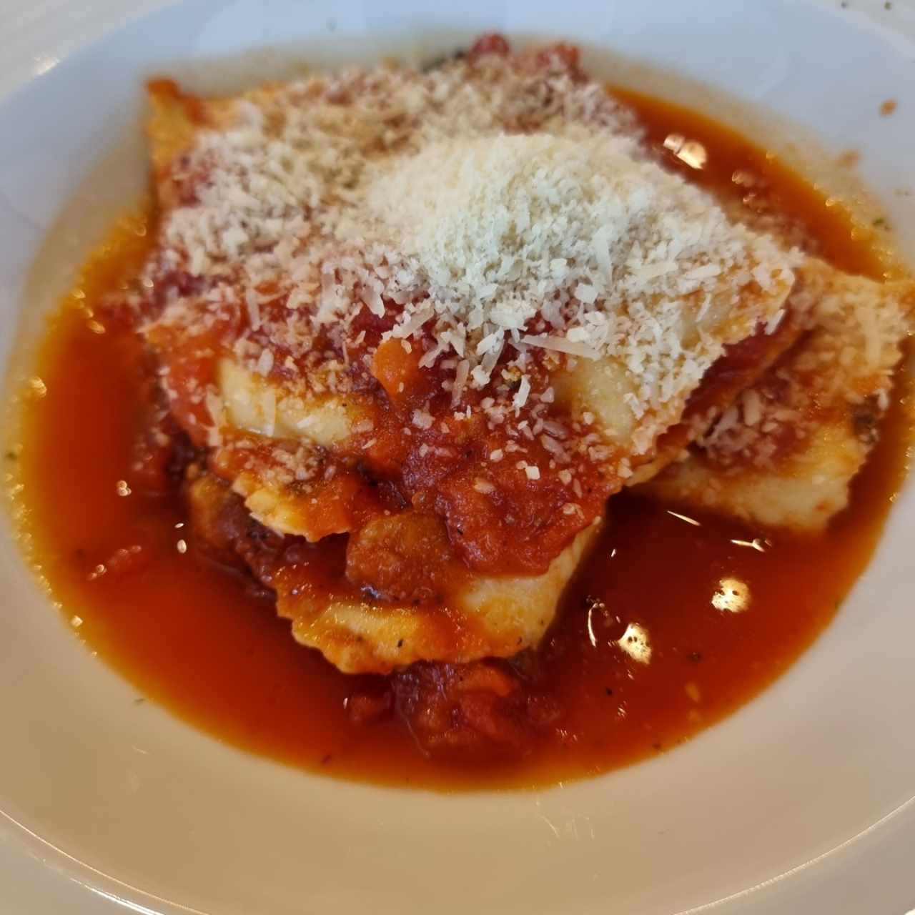 raviolis en salsa roja