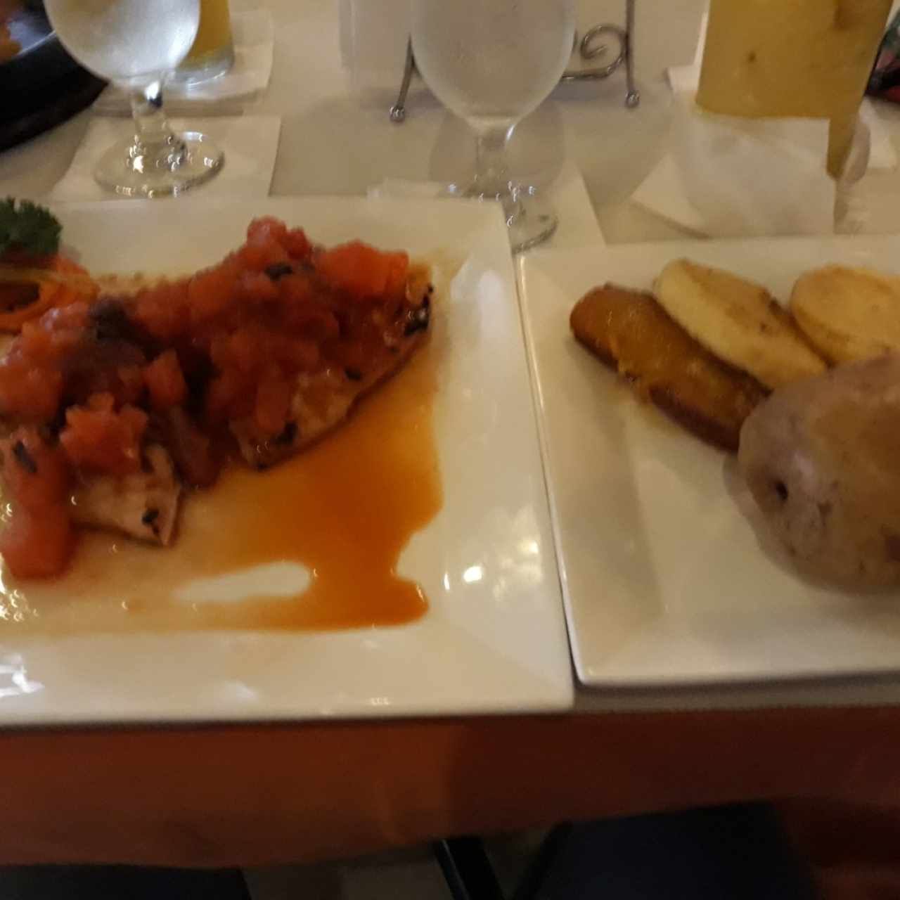 pechuga de pollo asado con salsa de frutas