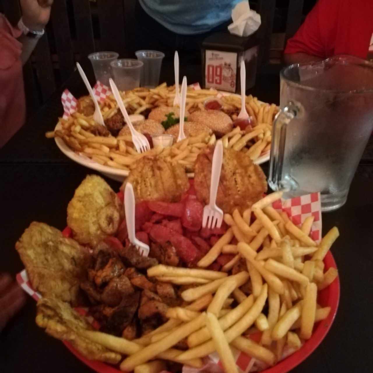 picada mixta chica con papas y patacones