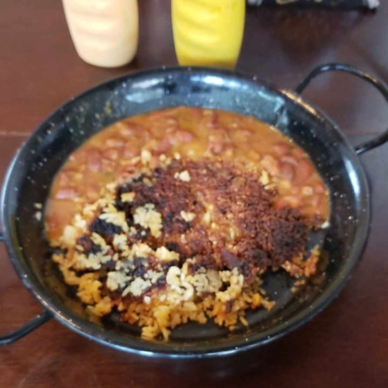 conconlon de arroz con mariscos y porotos