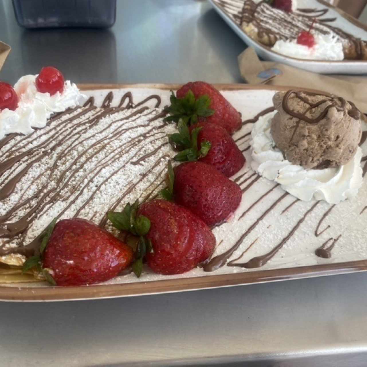 Crepe con fresas, Nutella y helado 