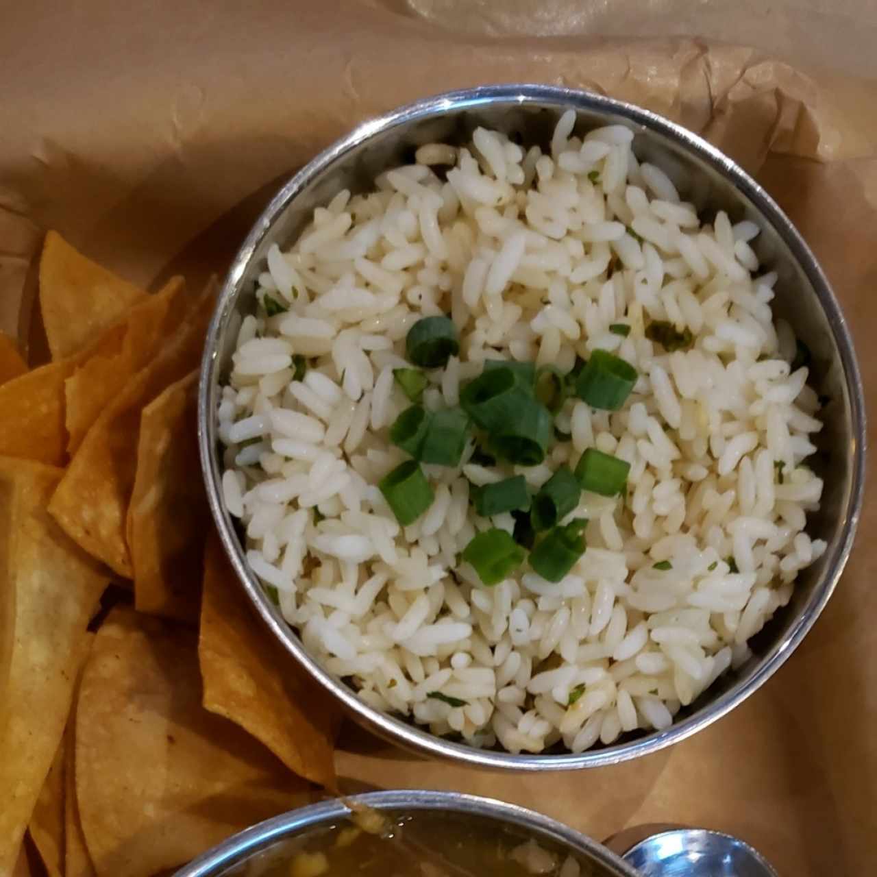 Arroz con un toque de limón y tortillas 