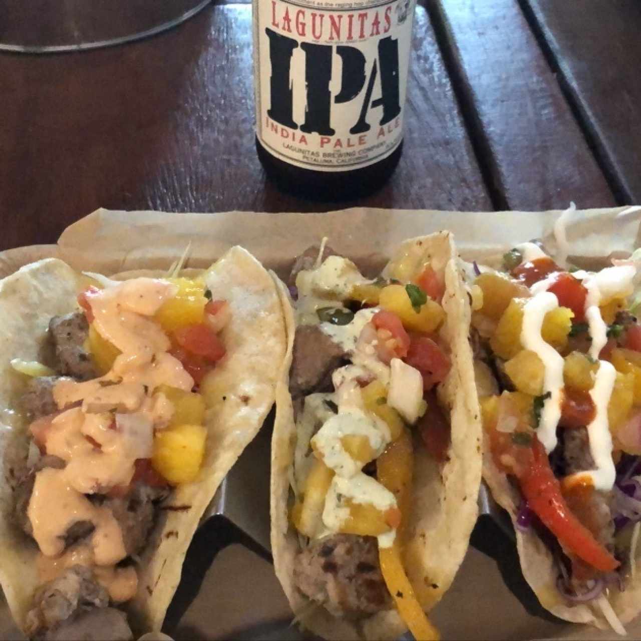 tres tacos de pescado