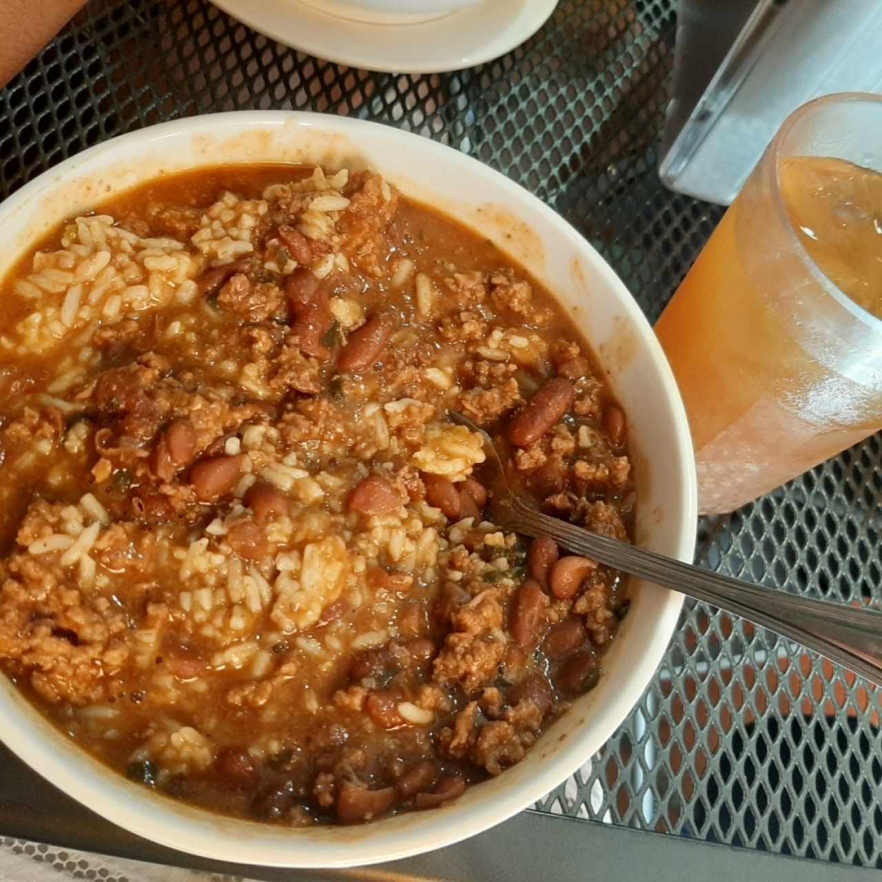 Chile con carne y arroz de acompañamiento 