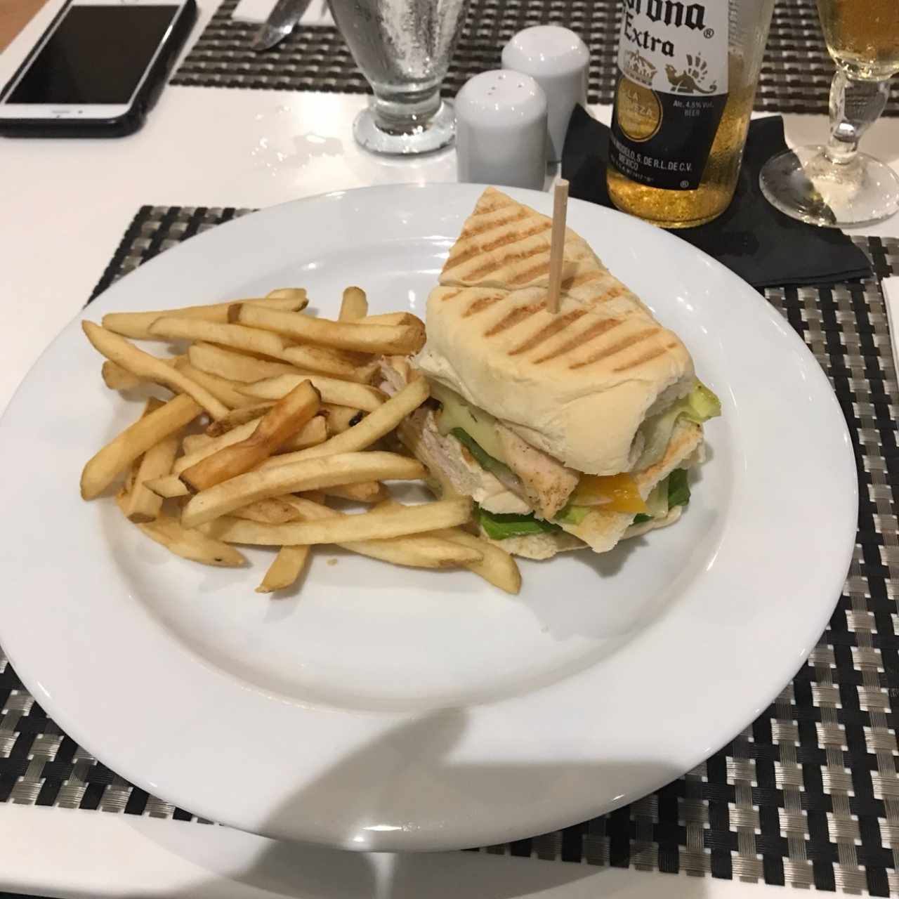 PANINI DE POLLO / CHICKEN PANINI