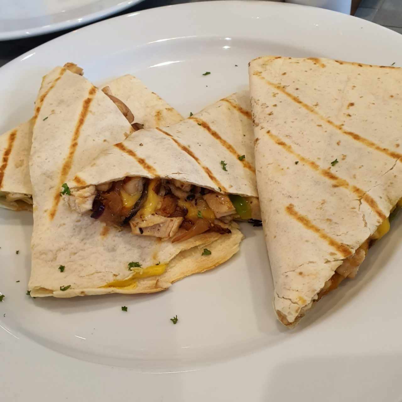 QUESADILLA DE POLLO / CHICKEN QUESADILLA