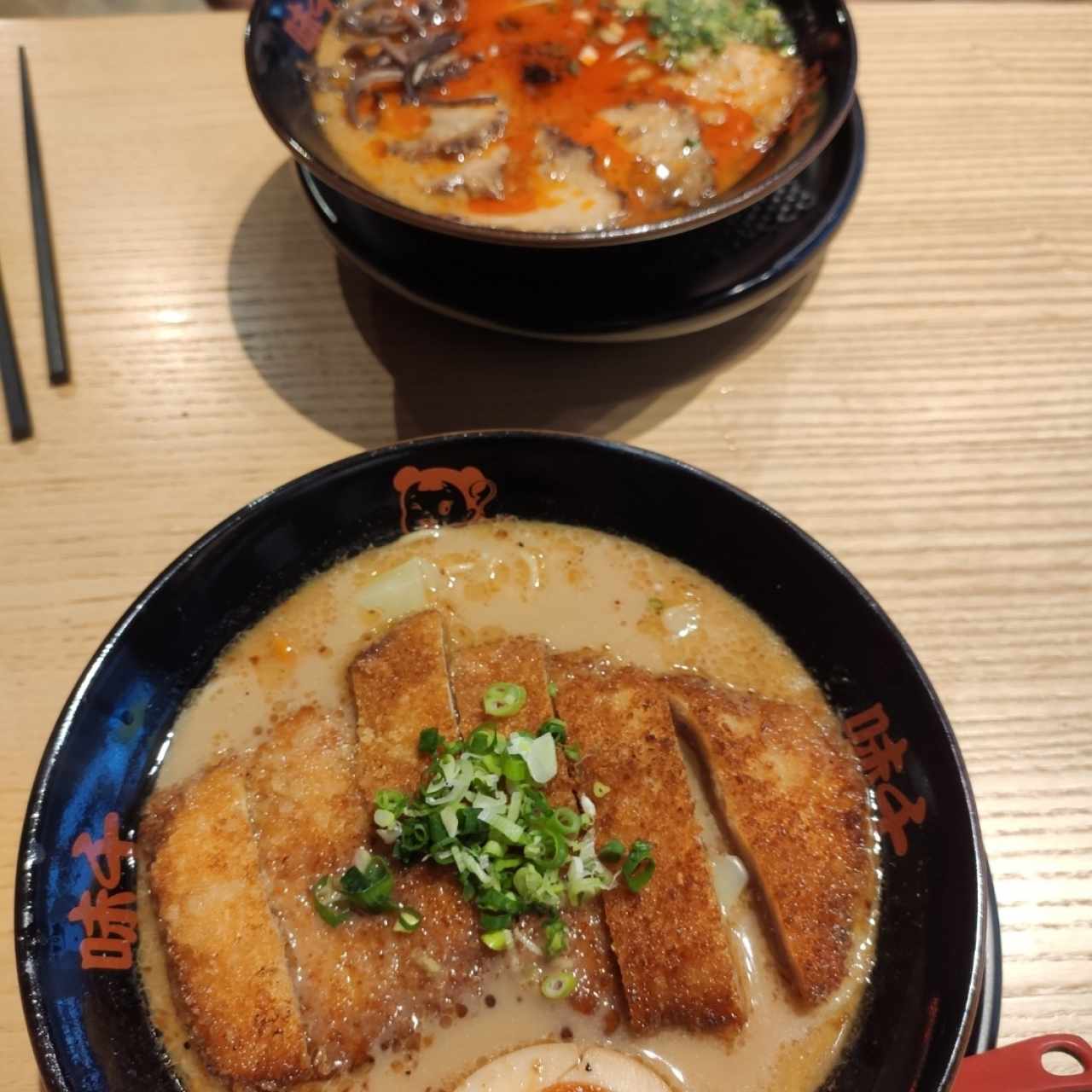 Chickenkatsu y Chasyu Ramen - extra Volcano Sauce