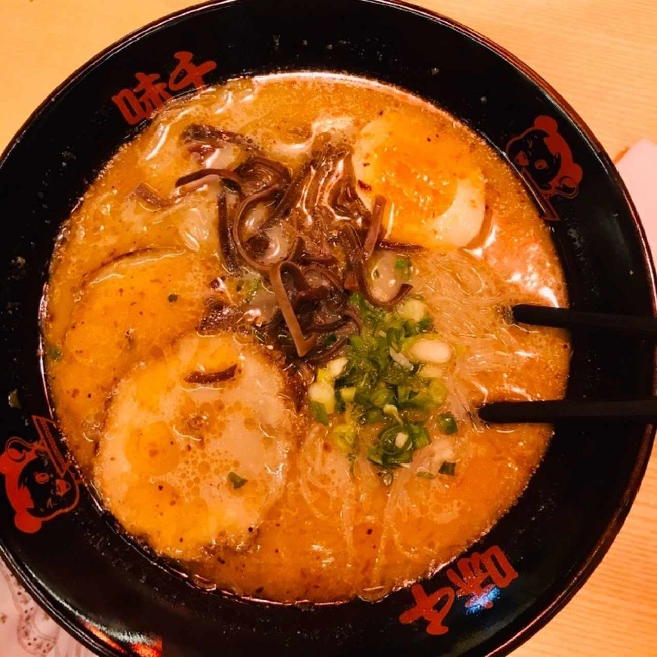 ramen ajisen con fideo de arroz 