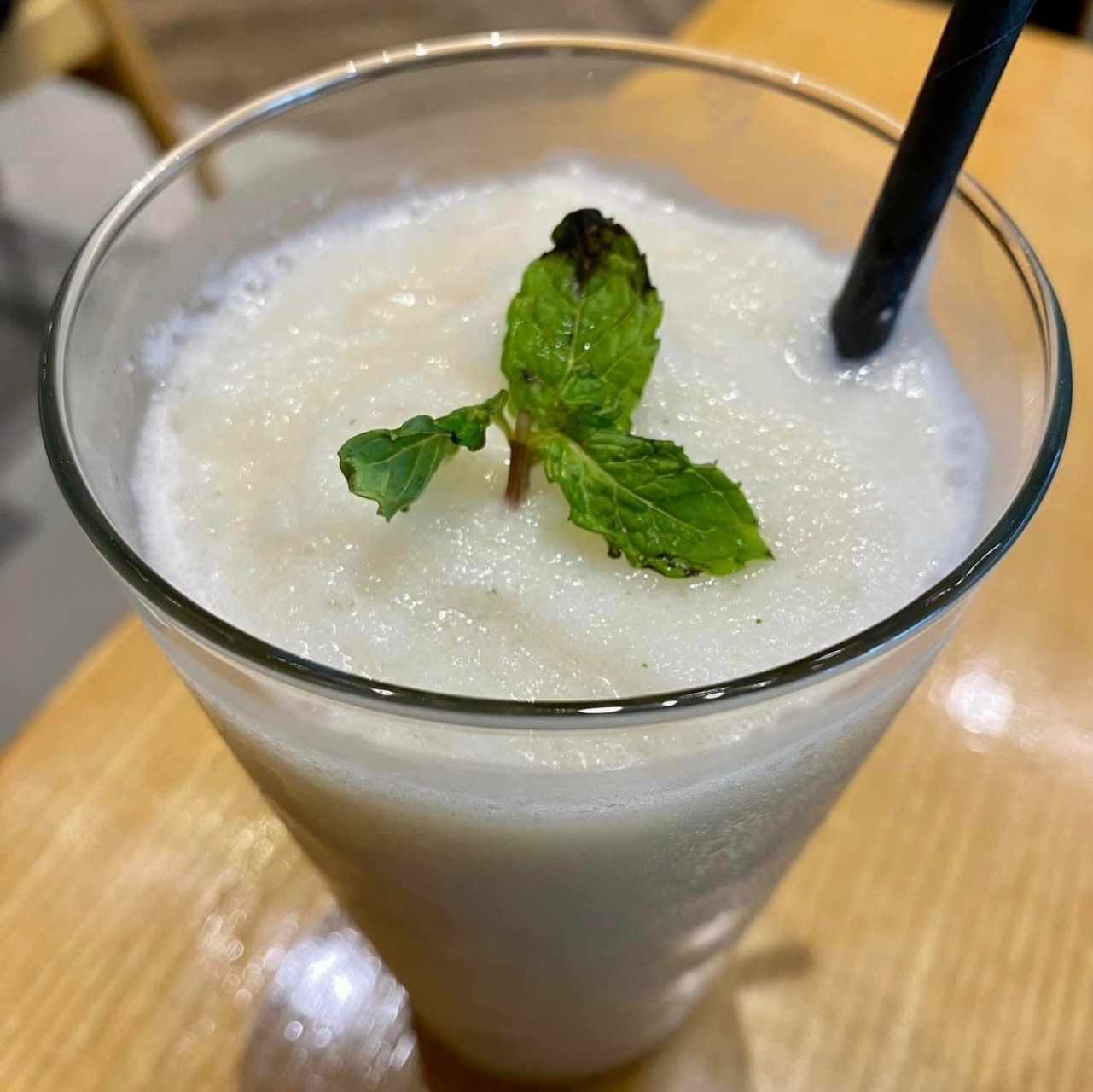 Limonada de coco con hierbabuena 