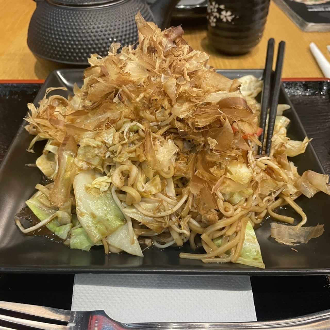 YAKISOBA (Binito, langostinos, puerquísito y calamar)