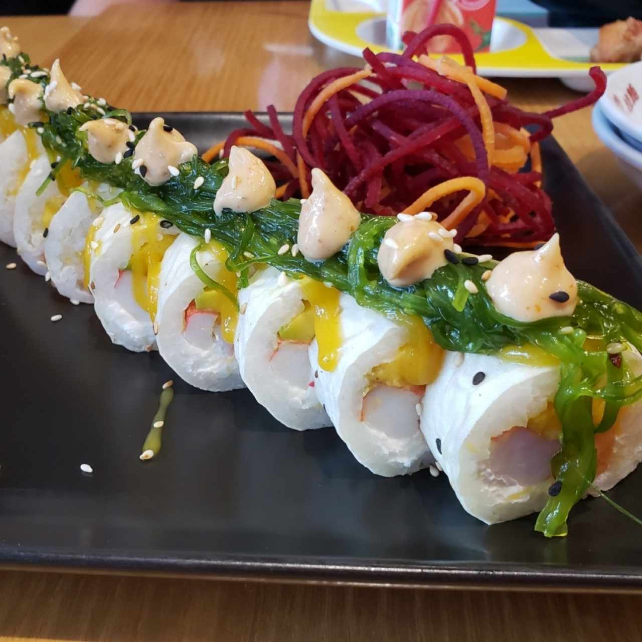 SUSHI - AMAI MANGO ROLL