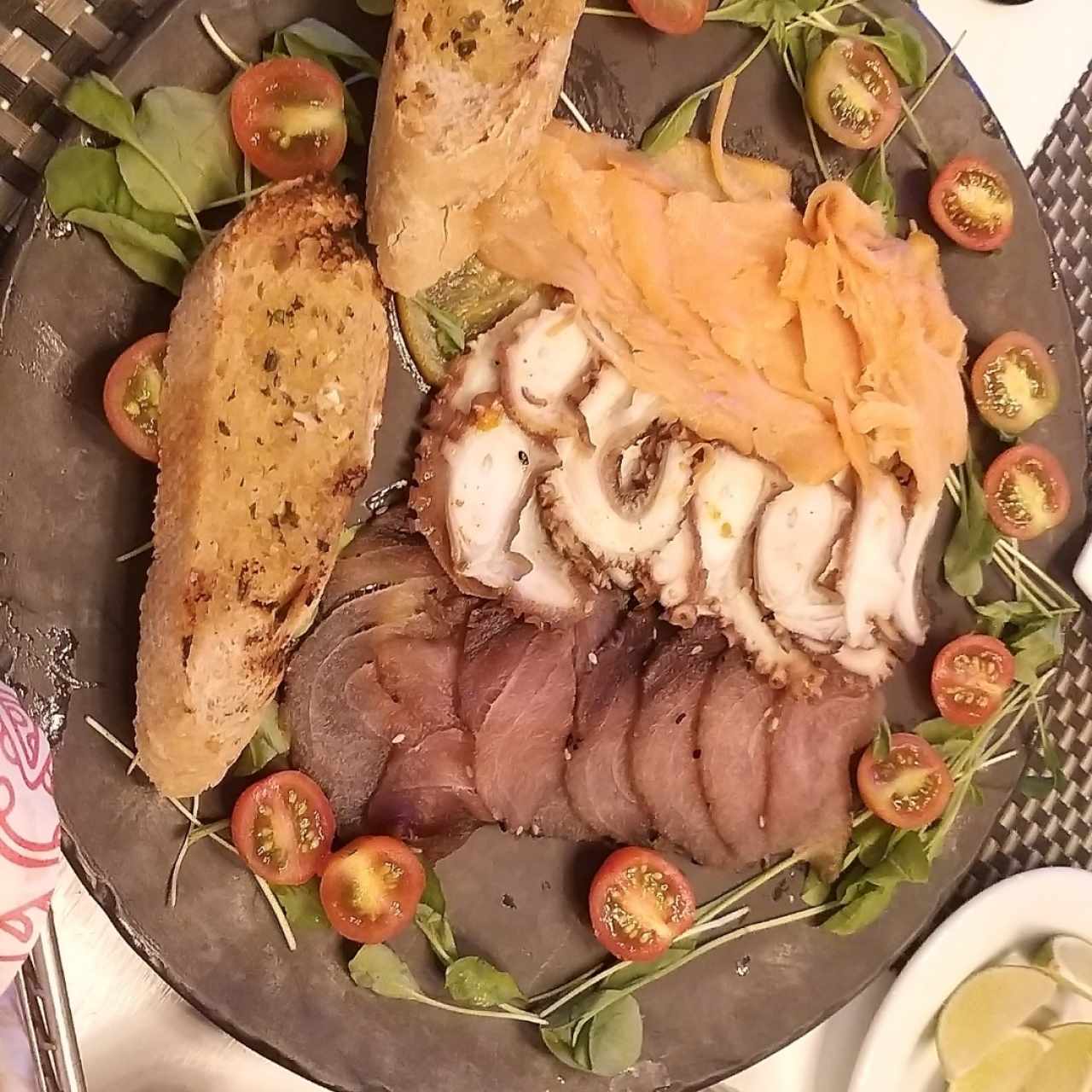 salmón ahumado×pulpo×tuna