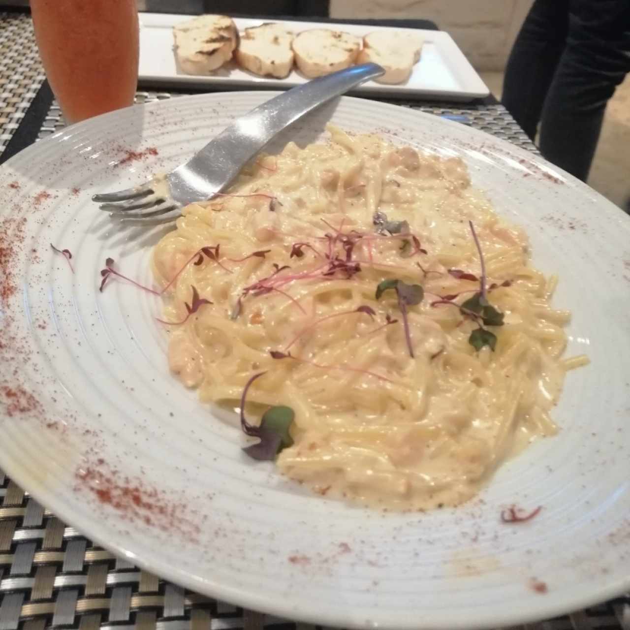 fettuccine con salmón