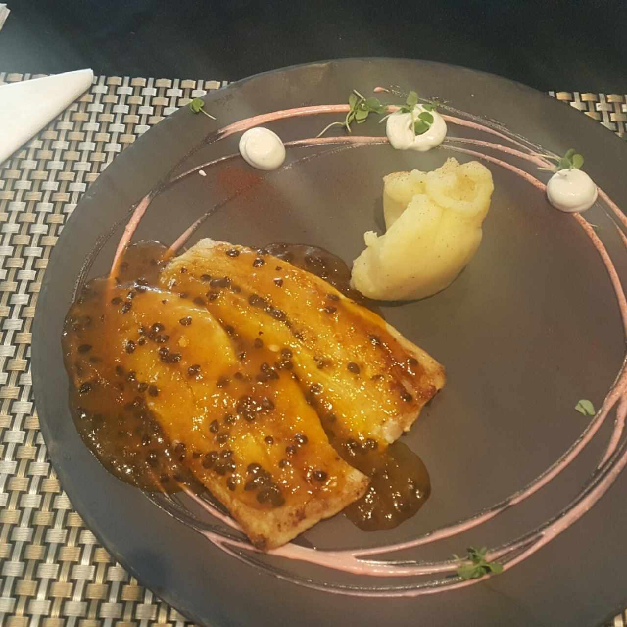 filete de corvina en salsa de maracuyá