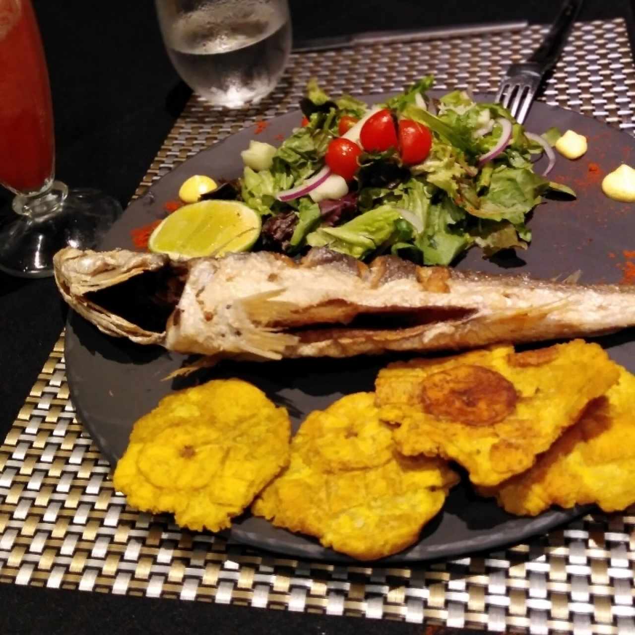 Pescado entero frito