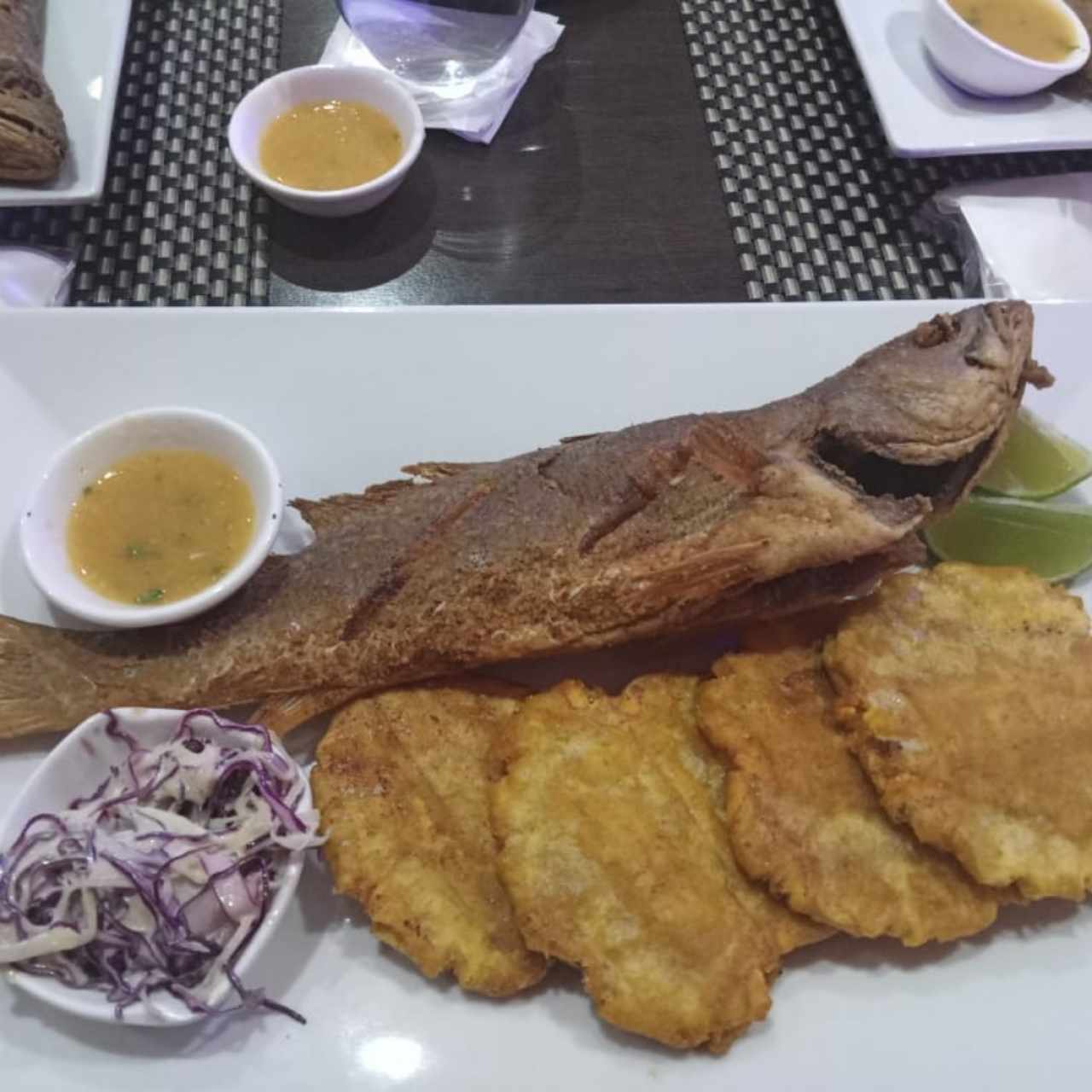 pescado frito con patacones