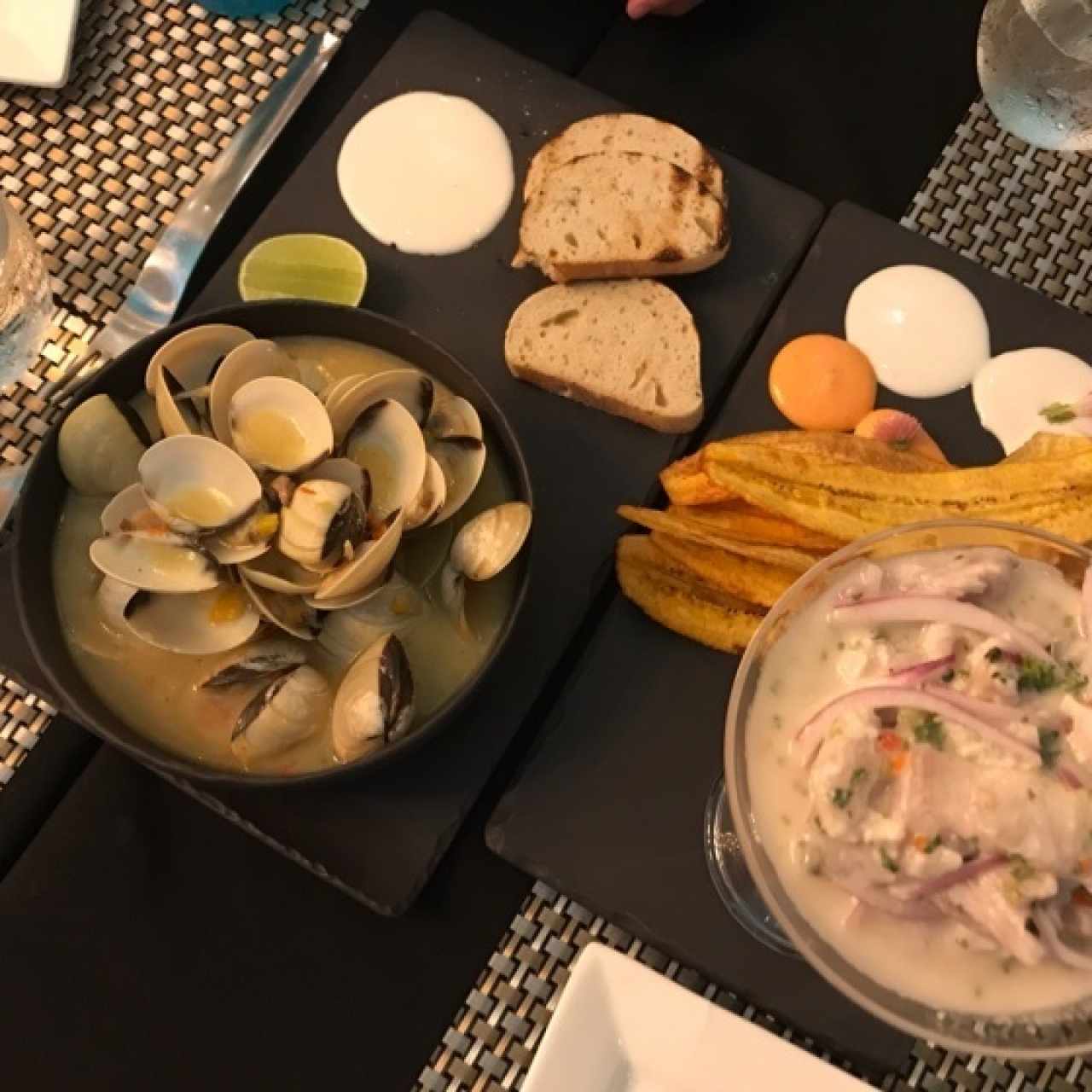 Almejas al ajillo y ceviche frío!!