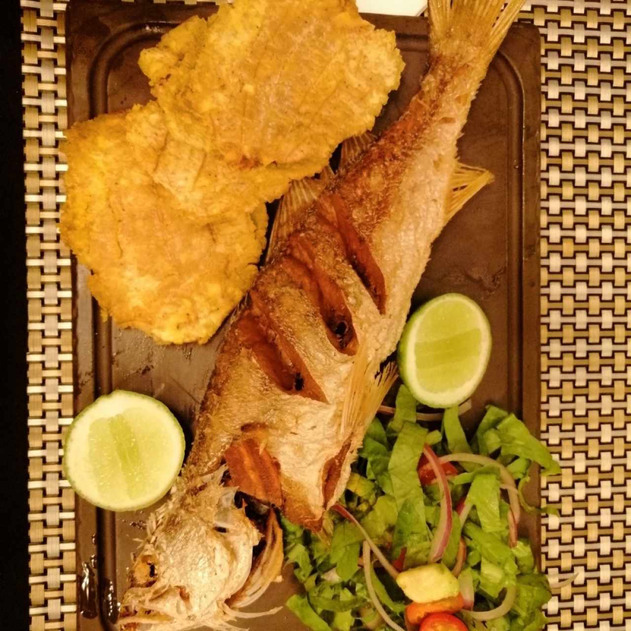 pescado frito con patacones