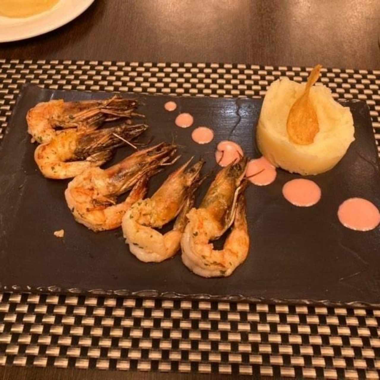 Langostinos a la plancha con puré 