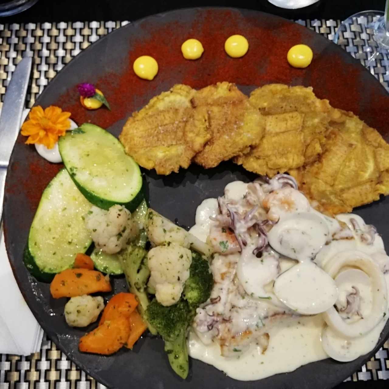 Corvina en salsa de Mariscos