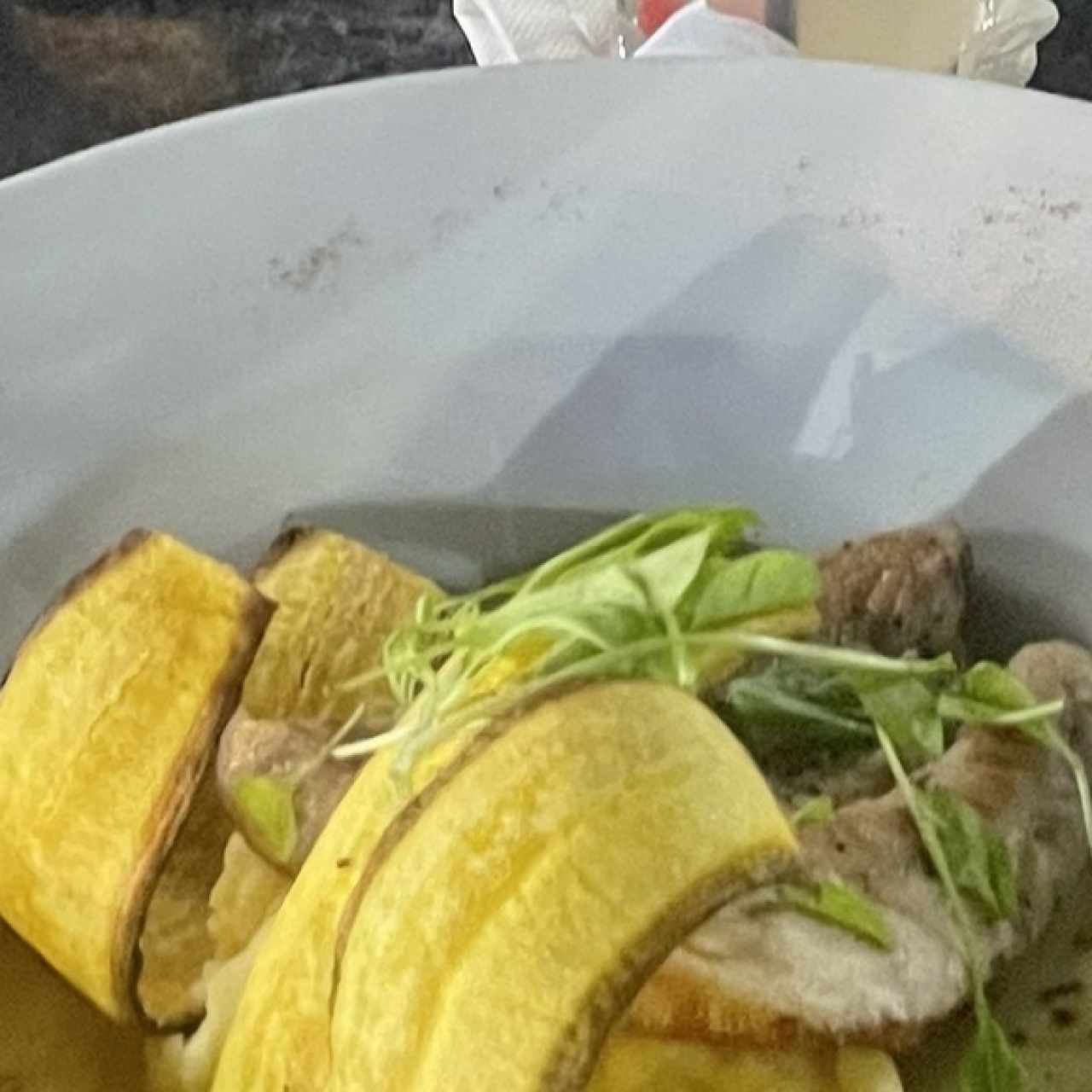 Filete de pescado en salsa de coco y mango