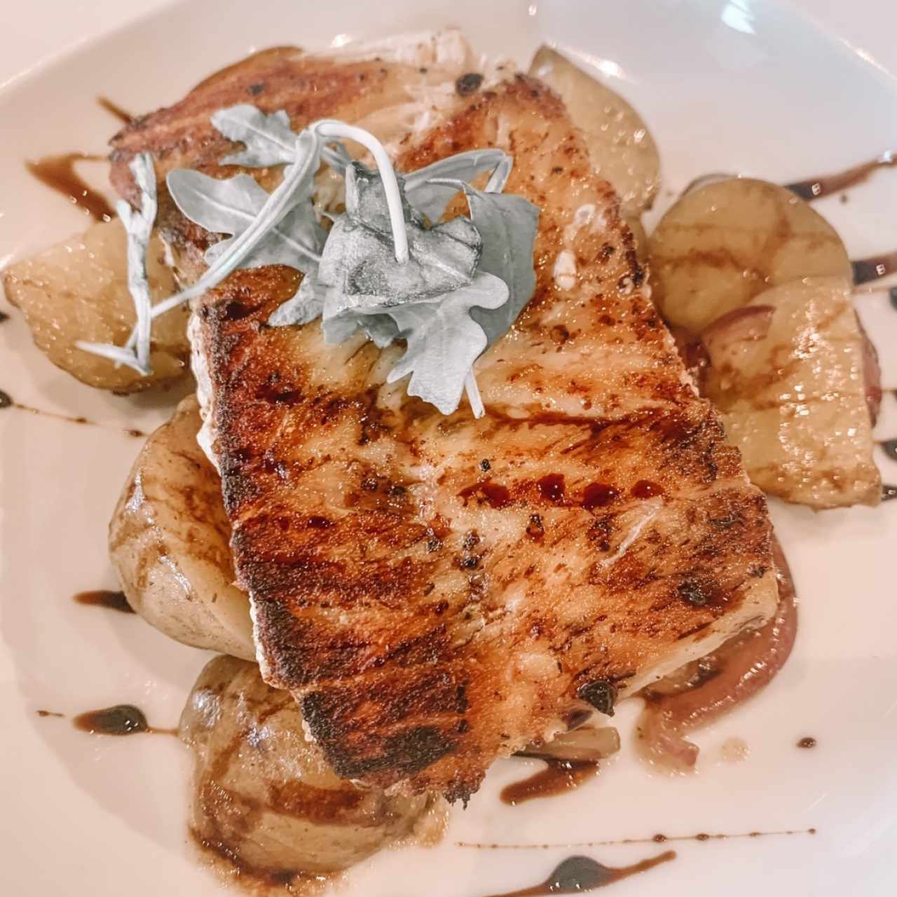 Corvina con papas Rústicas