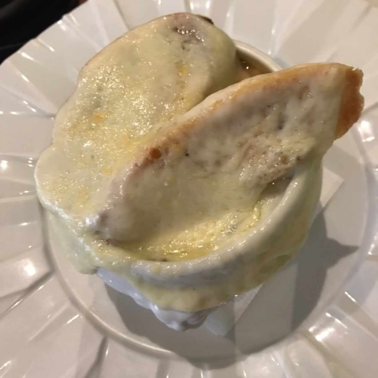 sopa de cebolla gratinada