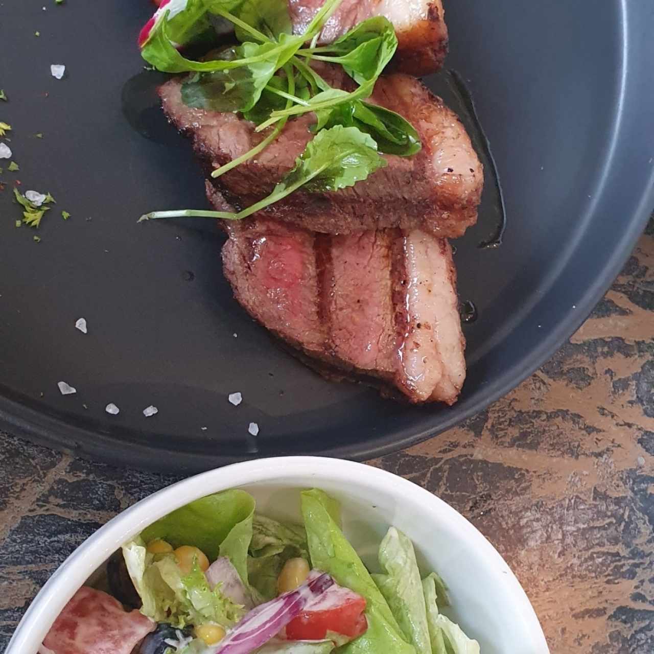 picaña con ensalada y papas fritas