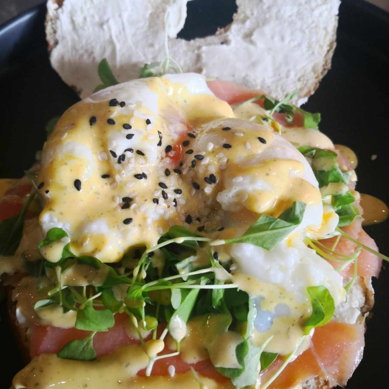 Bagel Eggs Benedictine