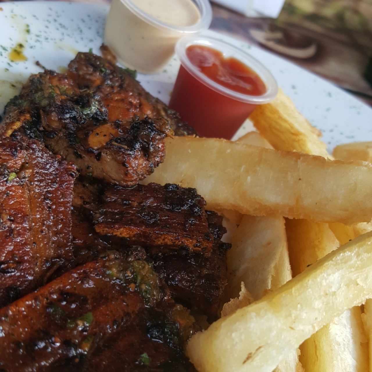 Domingo de asados! Costillas con yuca