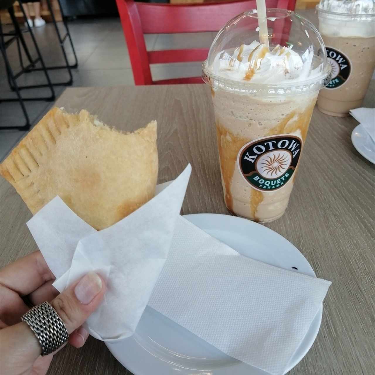 Pastelito y café de caramelo 