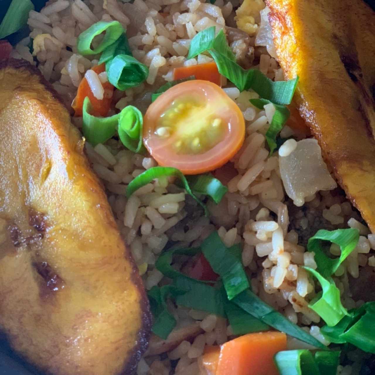 Arroz combinación con tajadas maduras